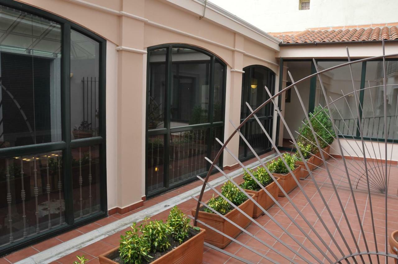 Hotel Las Cabanas Penaranda de Bracamonte Exterior photo