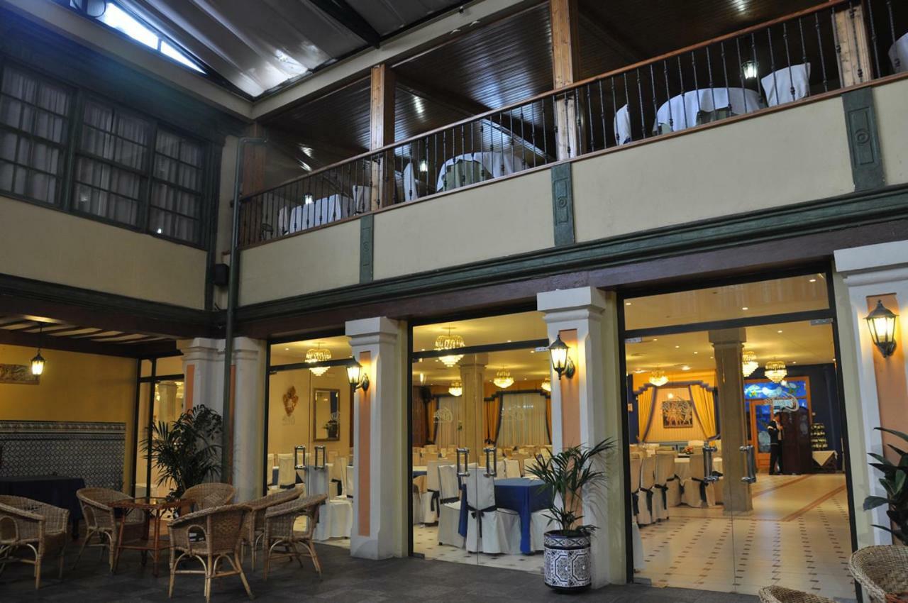 Hotel Las Cabanas Penaranda de Bracamonte Exterior photo